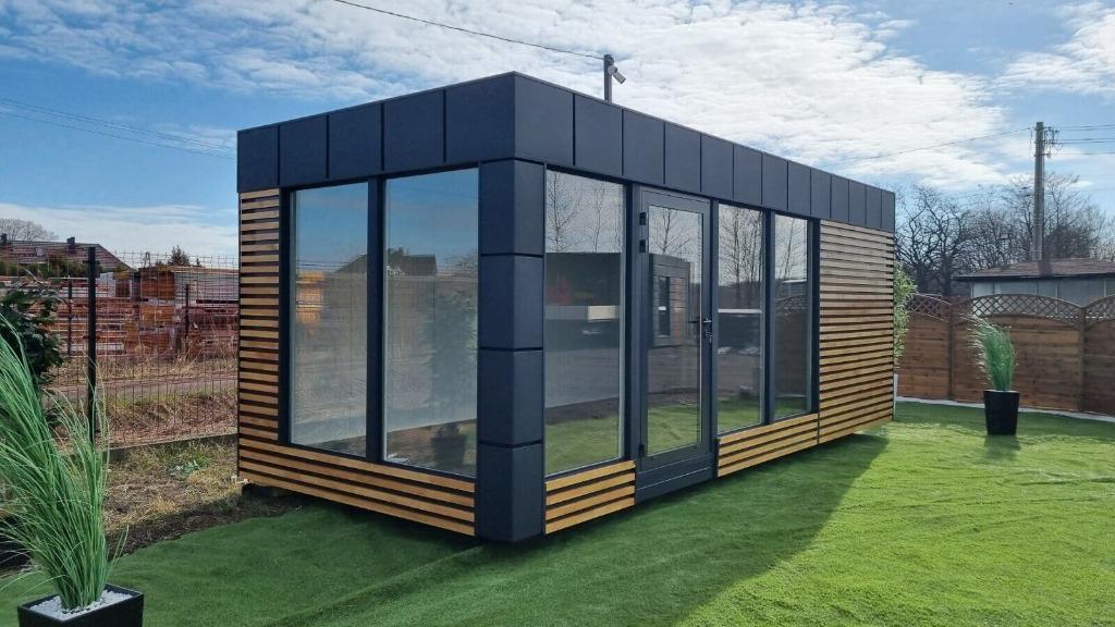tuinhuisje wooncontainer houten huis met badkamer 7x3 m, Verzenden