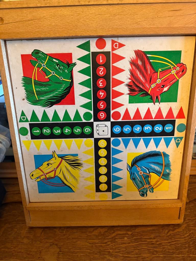 Vintage Paardenspel Bordspel, Drie of vier spelers, Ophalen of Verzenden, Zo goed als nieuw