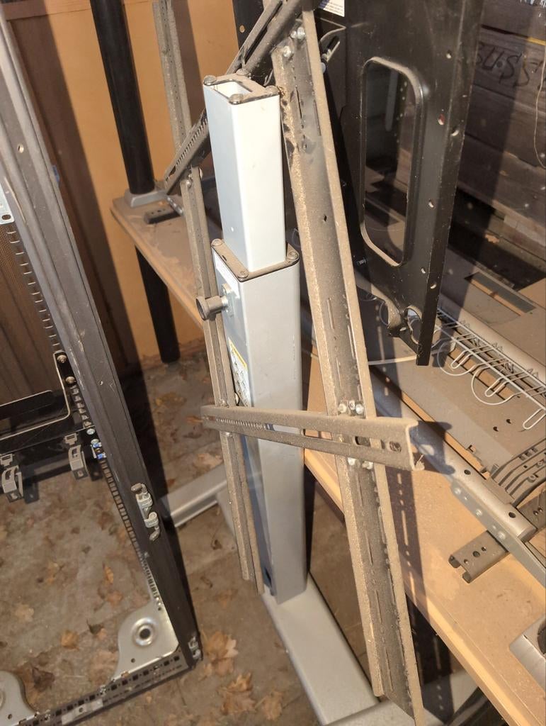 Rijdende TV Standaard - Mobiele TV Beugel, Ophalen of Verzenden, Gebruikt