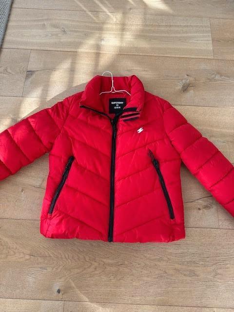 Superdry Dames jas Rood ZGAN, Maat 38/40 (M), Superdry, Ophalen of Verzenden, Zo goed als nieuw