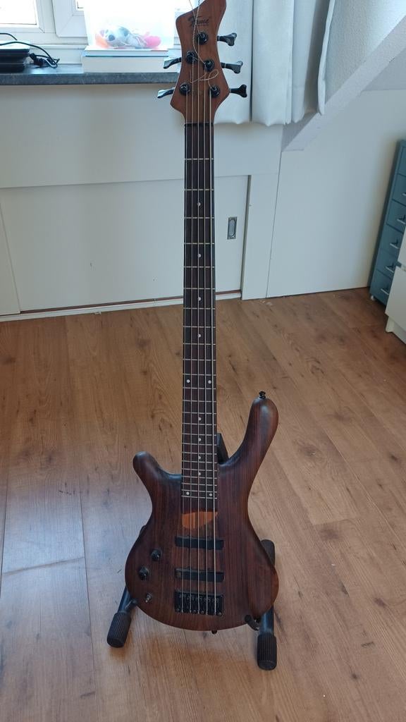 Fame 5-snarige Linkshandige Basgitaar, Muziek en Instrumenten, Snaarinstrumenten | Gitaren | Bas, Gebruikt, Elektrisch, 5-snarig