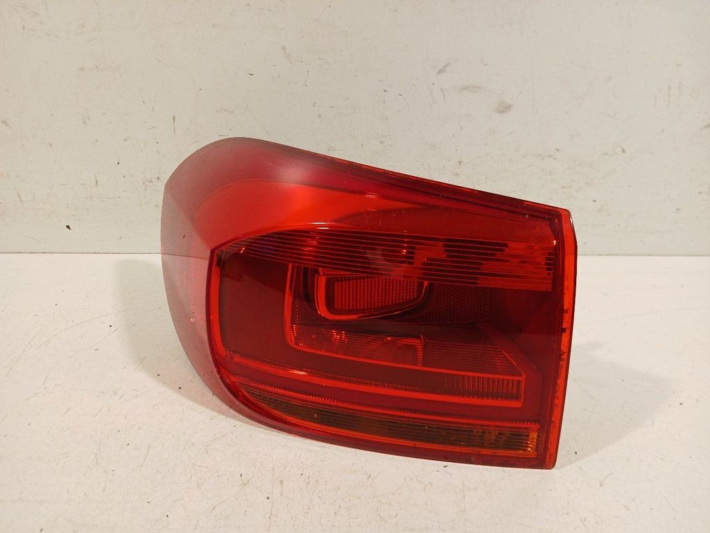 Achterlicht links buiten Volkswagen Tiguan, Onderdelen@venauto.nl, Van der Ven Autorecycling B.V., Gebruikt, Ettenseweg 76, 4706 PB Roosendaal, The Netherlands