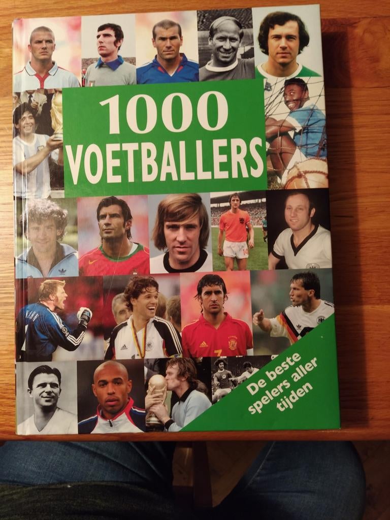 1000 voetballers, Ophalen of Verzenden, Balsport