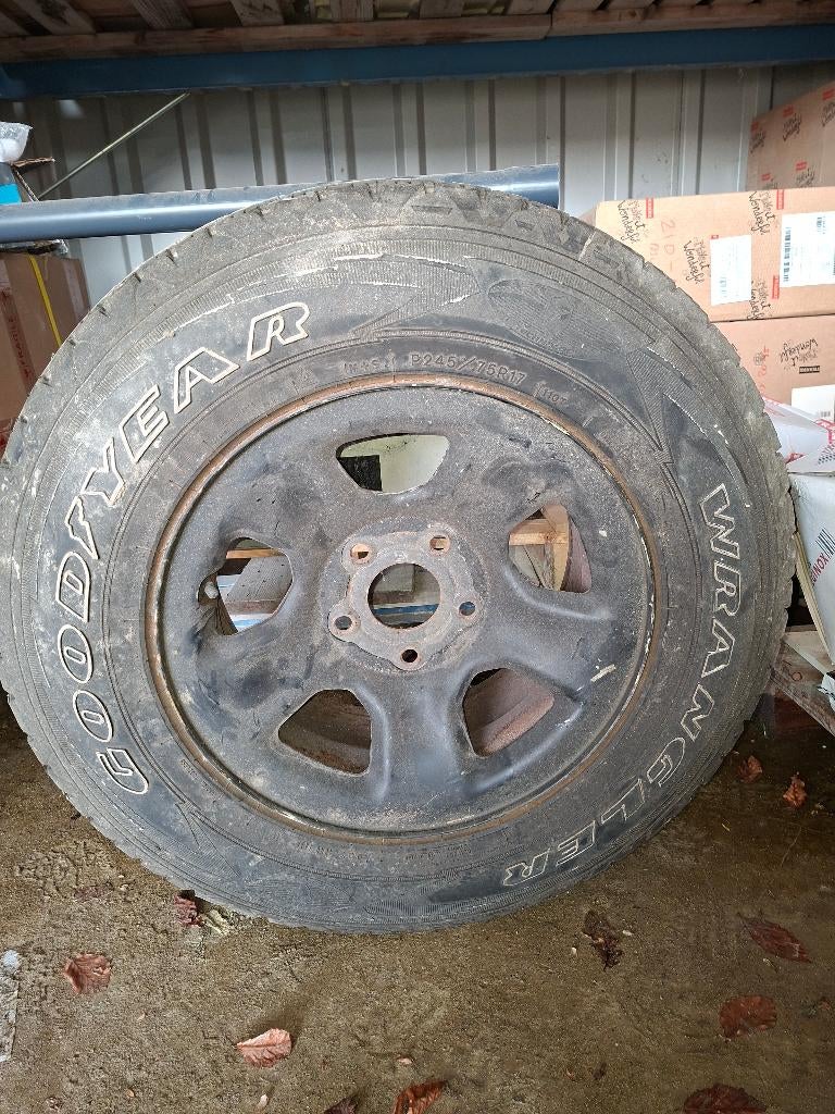 Dodge wielen met banden, Auto-onderdelen, 17 inch, Ophalen of Verzenden, Band(en), Terreinwagen