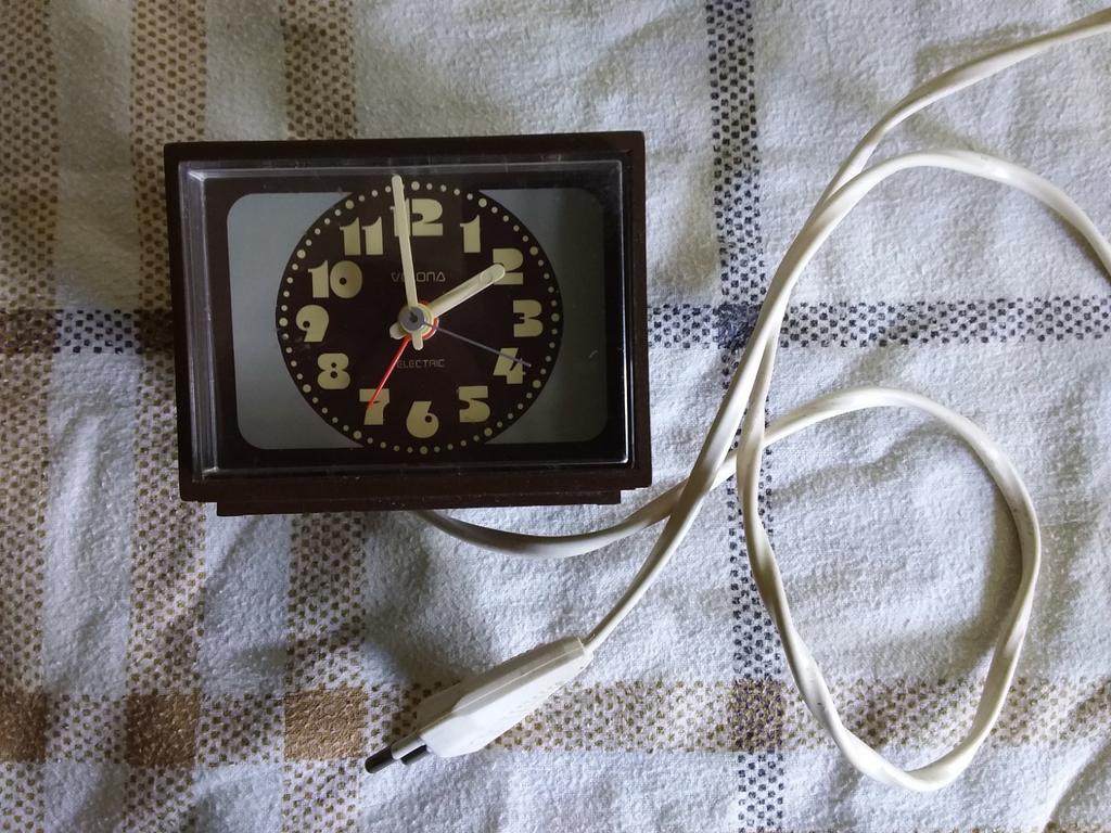 Vintage Velona Electric elektrische wekker werkt 100% klok, Ophalen of Verzenden, Zo goed als nieuw