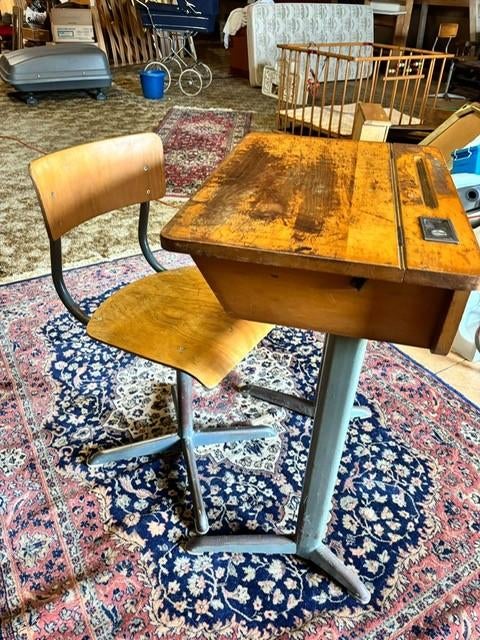 Vintage klepbureau/schoolbureau met stoel 2x, Ophalen