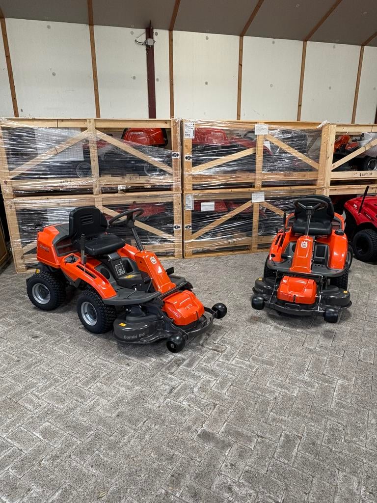 Nieuwe Husqvarna Riders  214c . incl 94 cm mulchdek, Tuin en Terras, Zitmaaiers, -, -, Nieuw, Ophalen of Verzenden
