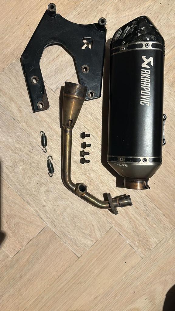 Vespa Sprint E5 Akrapovic Uitlaat + Carbon Demper, Ophalen of Verzenden, Nieuw, Universele onderdelen