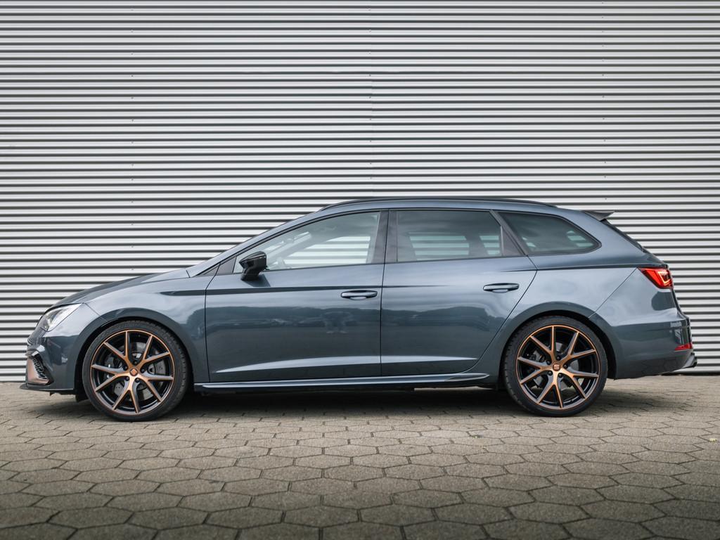 SEAT Leon ST 2.0 TSI CUPRA R 4DRIVE CARBON PANO BREMBO BEATS, Automaat, Gebruikt, Zwart, 4 cilinders