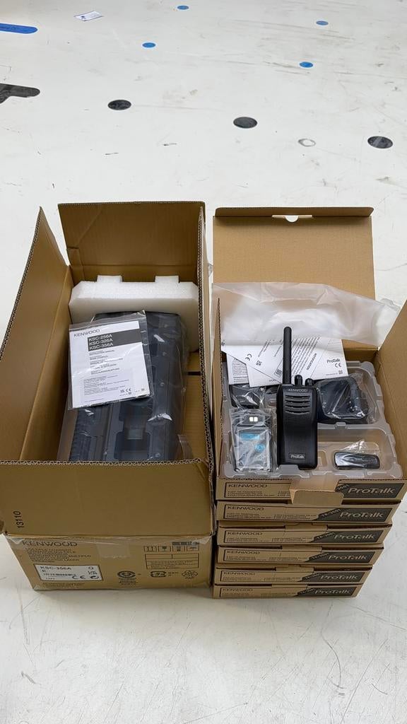 Kenwood TK-3501 (6x) + Kenwood KSC-356A nieuw in doos, Telecommunicatie, Portofoons en Walkie-talkies, Minder dan 2 km, Nieuw