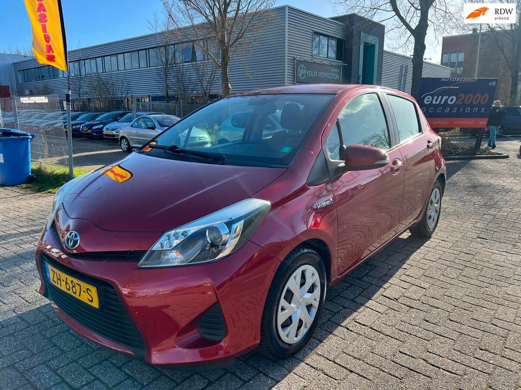 Toyota Yaris 1.5 Full Hybrid - CAMERA - CRUISE - NETJES !, Euro 5, Gebruikt, Zwart, 4 cilinders