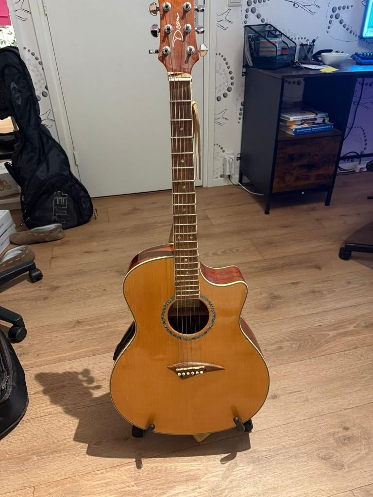 Akoestische elektrische western gitaar, Ophalen of Verzenden, Zo goed als nieuw, Western- of Steelstringgitaar