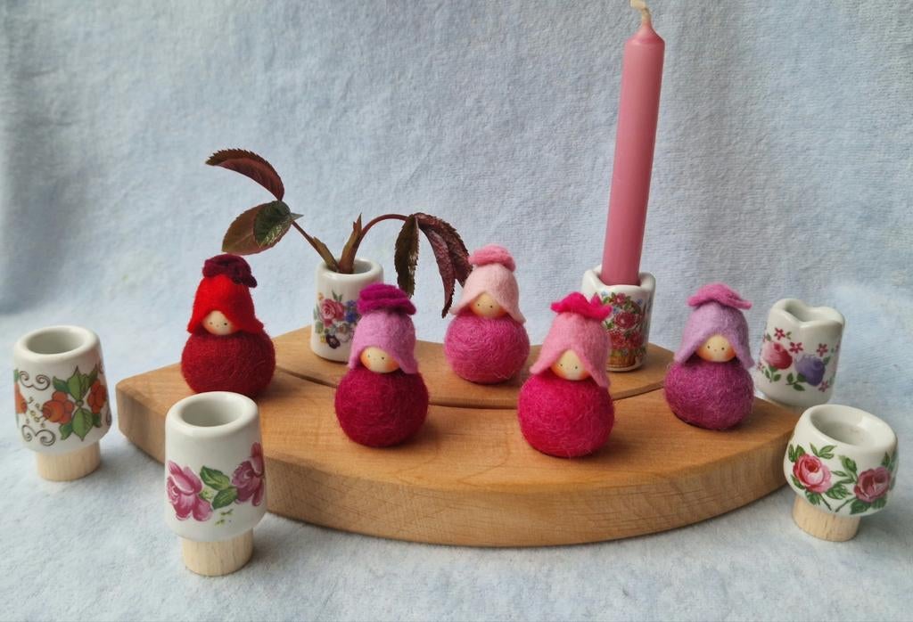 Bloemenkind Seizoenstafel Jaarring Roos vilt popje rozen, Hobby en Vrije tijd, Vilt, Verzenden, Nieuw, Wolvilt