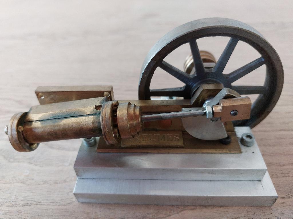 Stoommachine Dreumes - model zonder ketel, Ophalen of Verzenden, Gebruikt, 1:32 tot 1:50