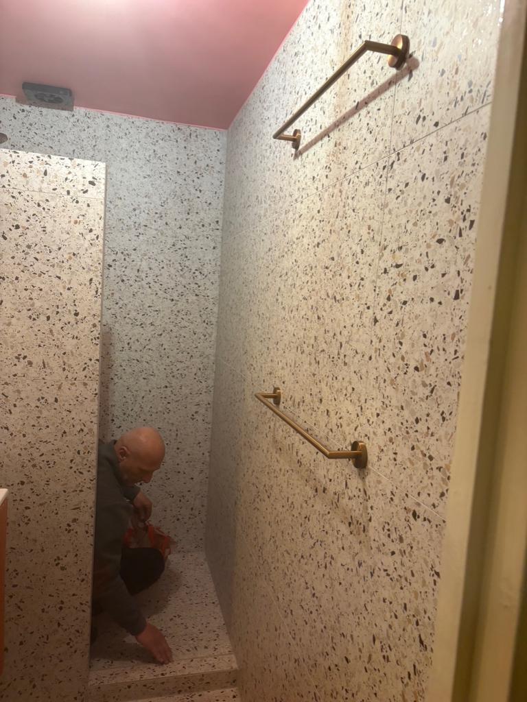 tegelzetten, vloeren leggen,sierstuc,sanitair enz, Metselen