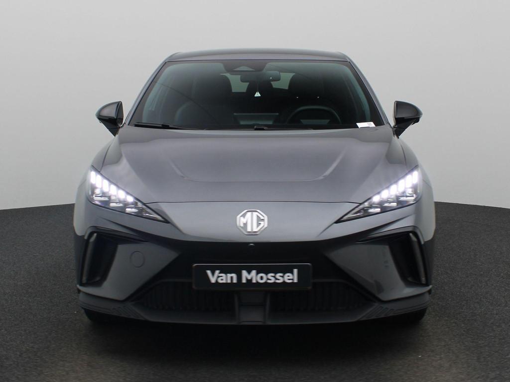MG MG4 64 kWh Luxury | Half Leder | Elektrische Verstelbare, Auto's, MG, Automaat, 12 maanden, Gebruikt, Zwart