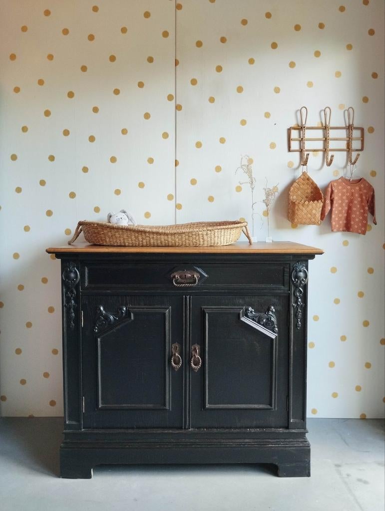 Vintage dressoir / massief hout /brocante /bezorgen mogelijk, Huis en Inrichting, Kasten | Dressoirs, 100 tot 150 cm, 25 tot 50 cm