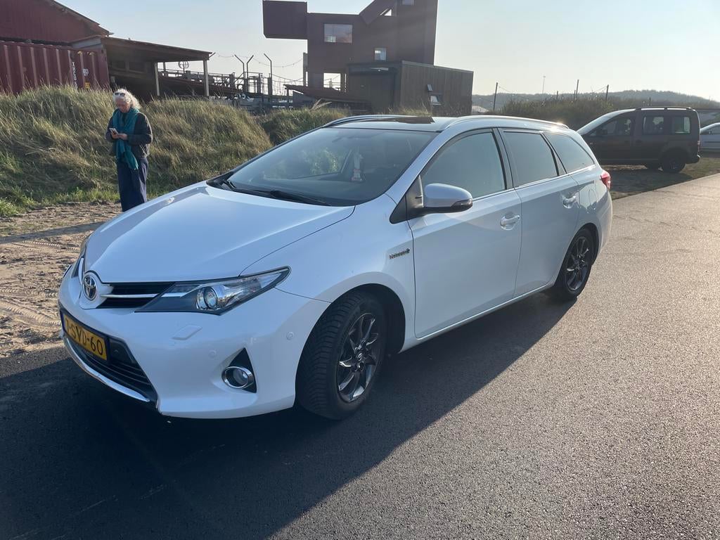 Toyota Auris 1.8 Hybrid Touring Sports CVT 2014 Wit, 345 kg, Wit, Origineel Nederlands, 1798 cc