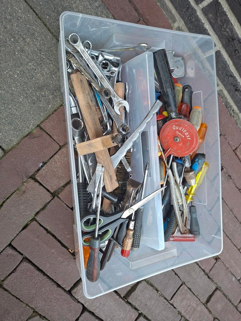 Grote partij handgereedschap in opbergbox, Ophalen