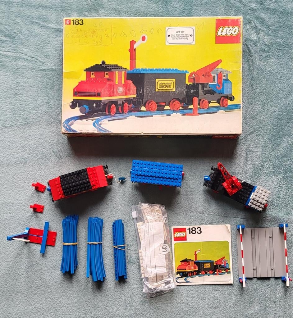 Lego trein 4,5 Volt rails locomotief, wagon, doos + boekje., Kinderen en Baby's, Speelgoed | Duplo en Lego, Compleet, Gebruikt