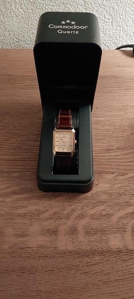 Vintage Commodoor quartz dameshorloge., Overige merken, Leer, Polshorloge, Nieuw