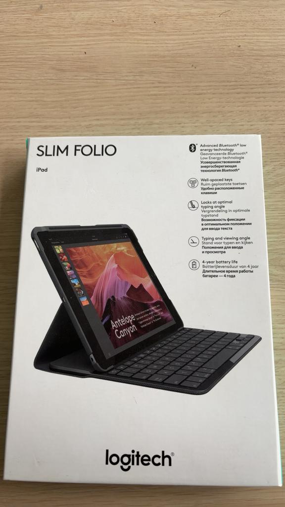 Slim Folio tablethoes met ingebouwd toetsenbord, Ophalen of Verzenden, Zo goed als nieuw, 10 inch, Bescherming voor- en achterkant