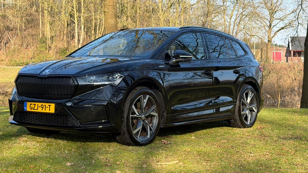 Skoda Enyaq 85 Elektromotor 286pk 2025 Zwart met Trekhaak!, Auto's, Skoda, Achterwielaandrijving, Zwart, Elektrisch, Particulier