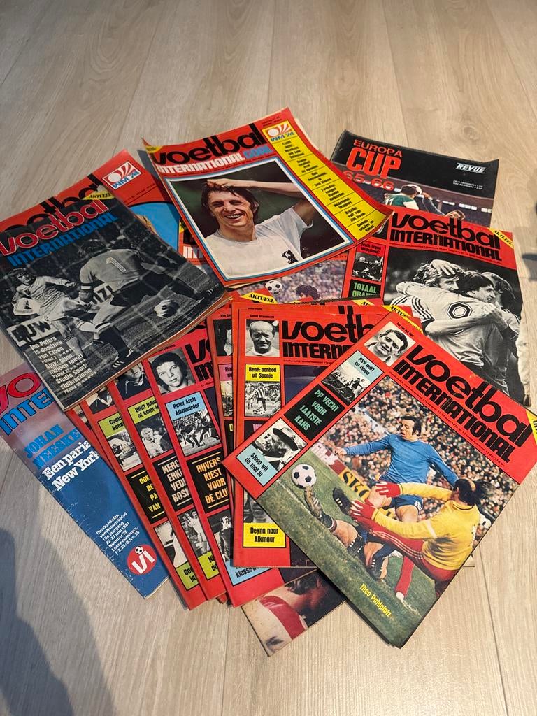 Circa 100 Voetbal International tijdschriften jaren 70/80, Boeken, Tijdschriften en Kranten, Ophalen, Gelezen, Sport en Vrije tijd