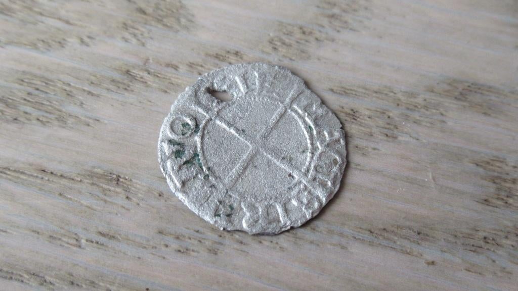 Zilveren  middeleeuwse munt met kruis / bodemvondst, Postzegels en Munten, Munten | Nederland, Vóór koninkrijk, Zilver, Losse munt