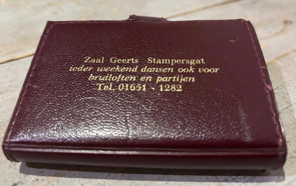 Kaartspelhouder met reclame Zaal Geerts Stampersgat, Drie of vier spelers, Ophalen of Verzenden, Zo goed als nieuw