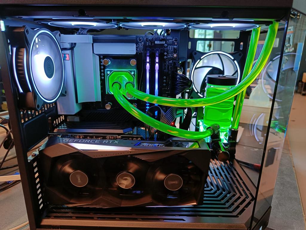 Krachtige Watergekoelde Gaming PC , incl monitor, Computers en Software, Desktop Pc's, Ophalen of Verzenden, Zo goed als nieuw