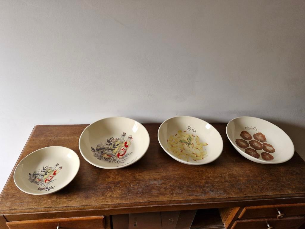 4 schalen van Jet, oliebollen, pasta, olijven, Ophalen of Verzenden