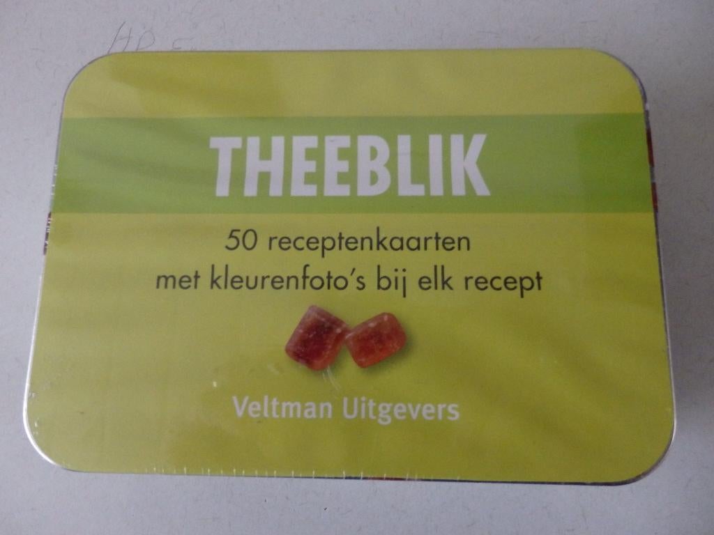 Thee blikje met 50 recepten kaarten, met kleuren foto's, Ophalen of Verzenden, Zo goed als nieuw, Thee