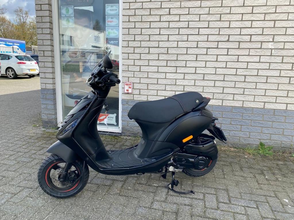 JONGE PIAGGIO ZIP SP 45 4-TAKT MAT BLACK  BROM  BJ2024 1500K, PIAGGIO, Onbekend, Onbekend, Piaggio