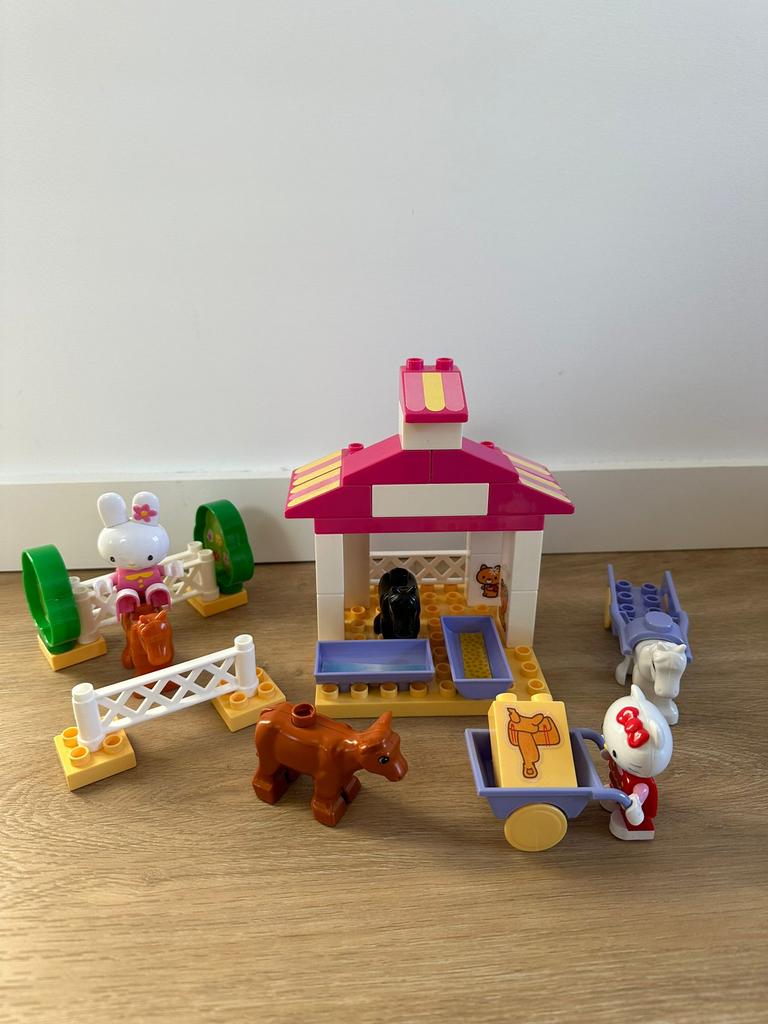 Hello kitty paardenstal, Ophalen, Zo goed als nieuw, Duplo