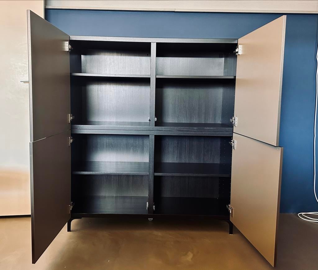 IKEA Besta Dressoir Zwartbruin met Riksviken Deuren, Ophalen, 100 tot 150 cm, Zo goed als nieuw, 25 tot 50 cm