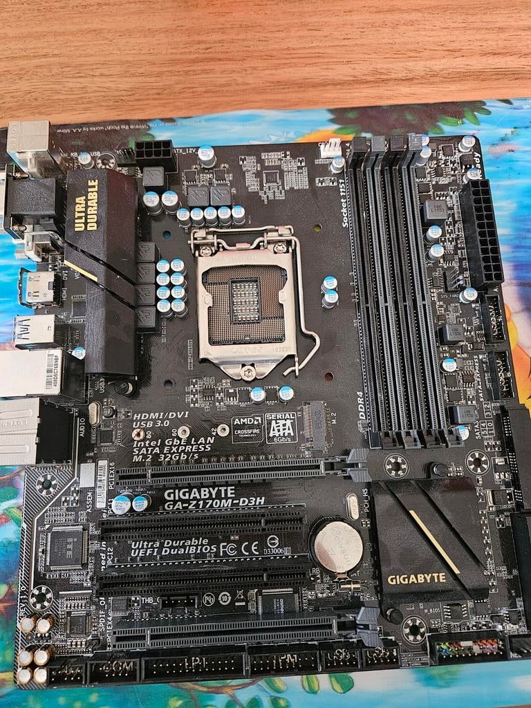 GIGABYTE GA-Z170M-D3H Moederbord - werking onbekend, Micro ATX, DDR4, Ophalen of Verzenden, Niet werkend