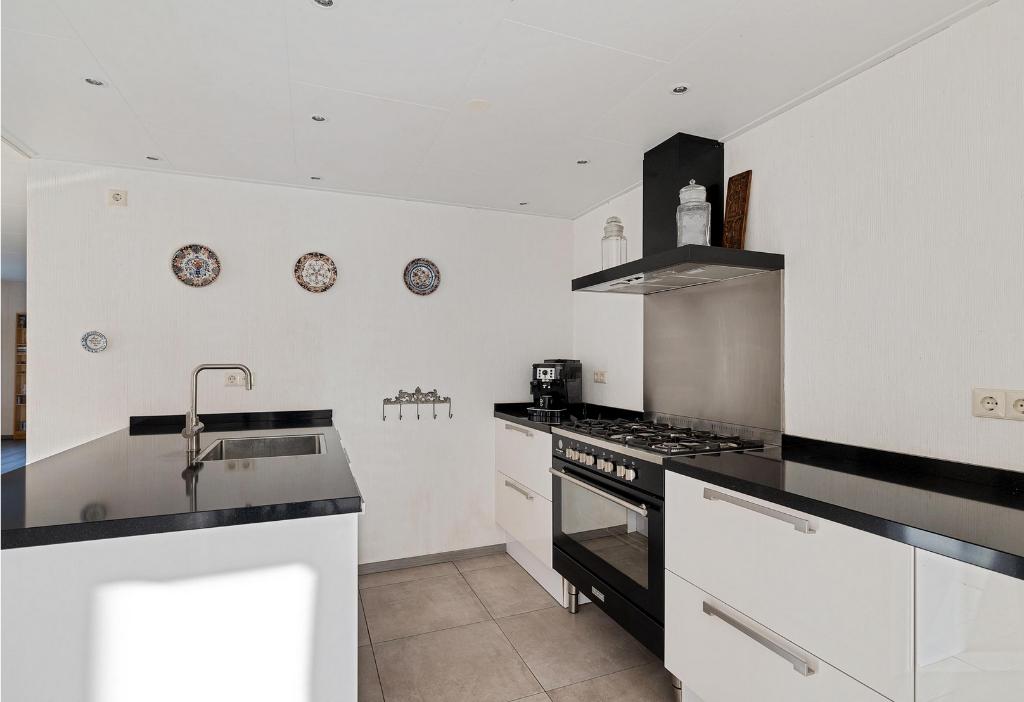 Keuken met kookeiland, Huis en Inrichting, Ophalen, Gebruikt, Wit, Graniet of Steen