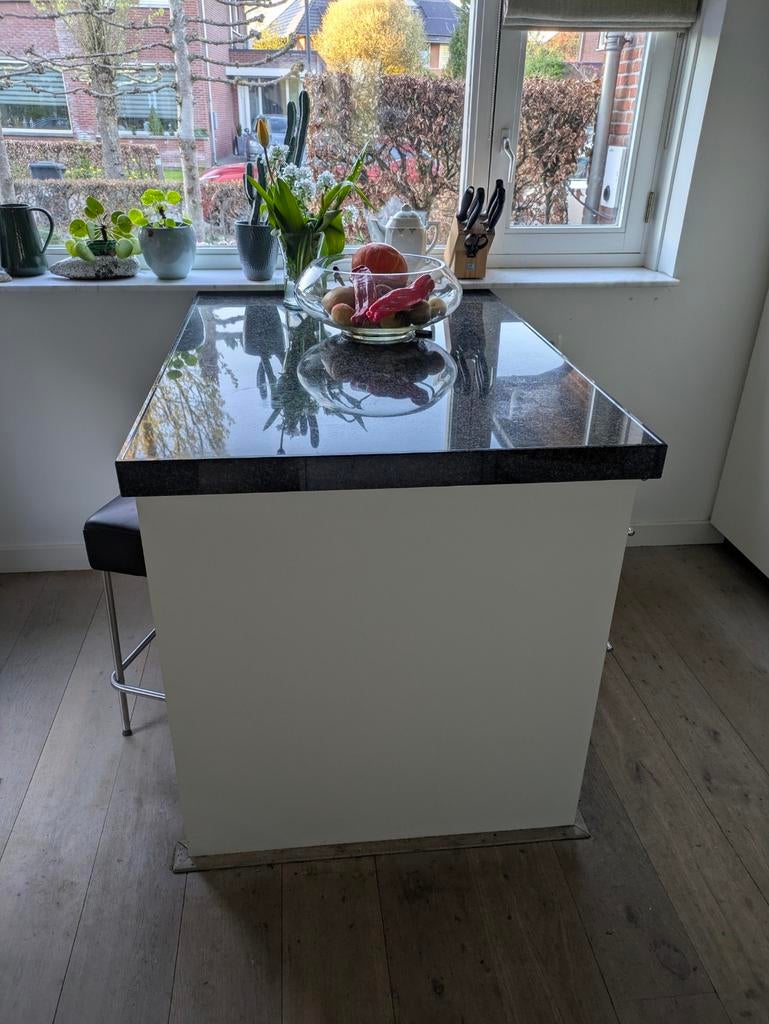 Losstaand keukeneiland met granieten blad en 3 laden, Huis en Inrichting, Keuken | Keukenelementen, Ophalen, Gebruikt, 100 tot 150 cm