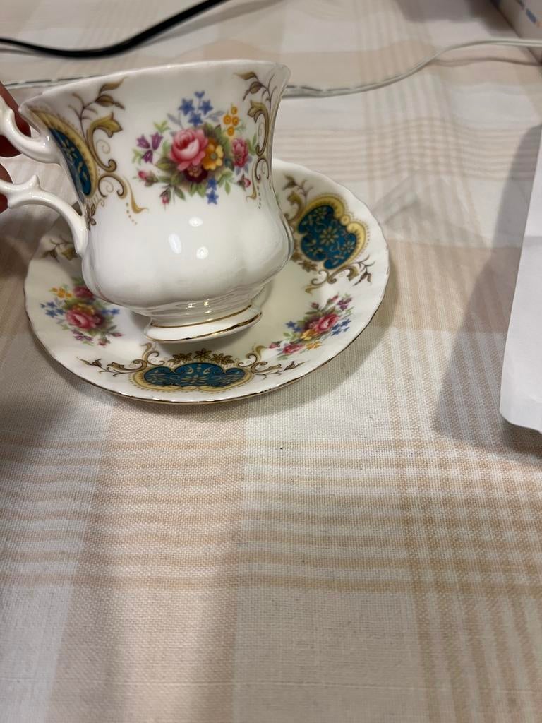 Royal albert kop en schotel, Verzenden