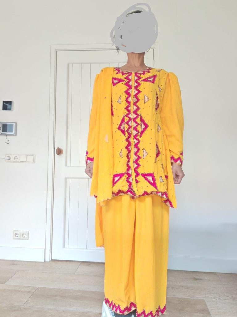 Mt 38-40 Lehenga met palazzo of Palazzo Lehenga Choli, Kleding | Dames, Ophalen of Verzenden, Zo goed als nieuw, Overige typen