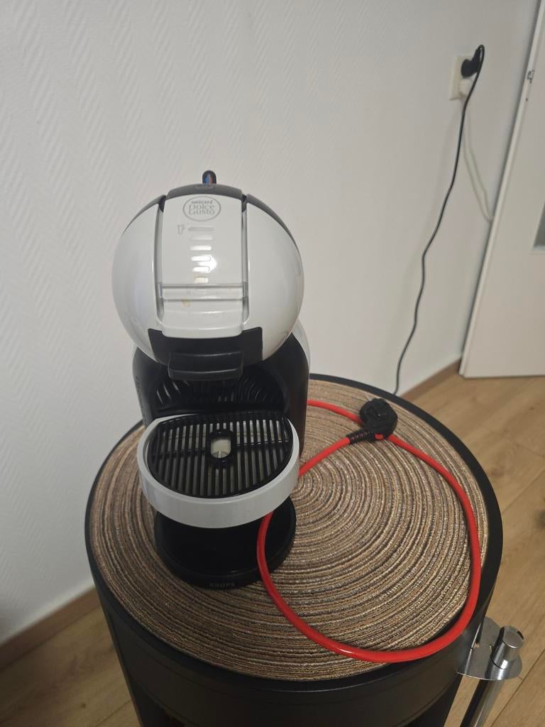Nescafé Dolce Gusto Mini Me Koffiecupmachine Wit/Zwart, Witgoed en Apparatuur, Koffiezetapparaten, Gebruikt, Koffiemachine, Ophalen of Verzenden