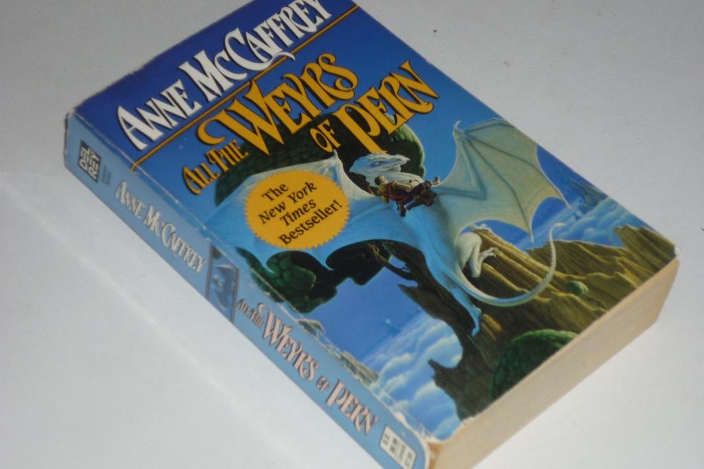Anne McCaffrey: the Weyrs of Pern, Ophalen of Verzenden, Gelezen