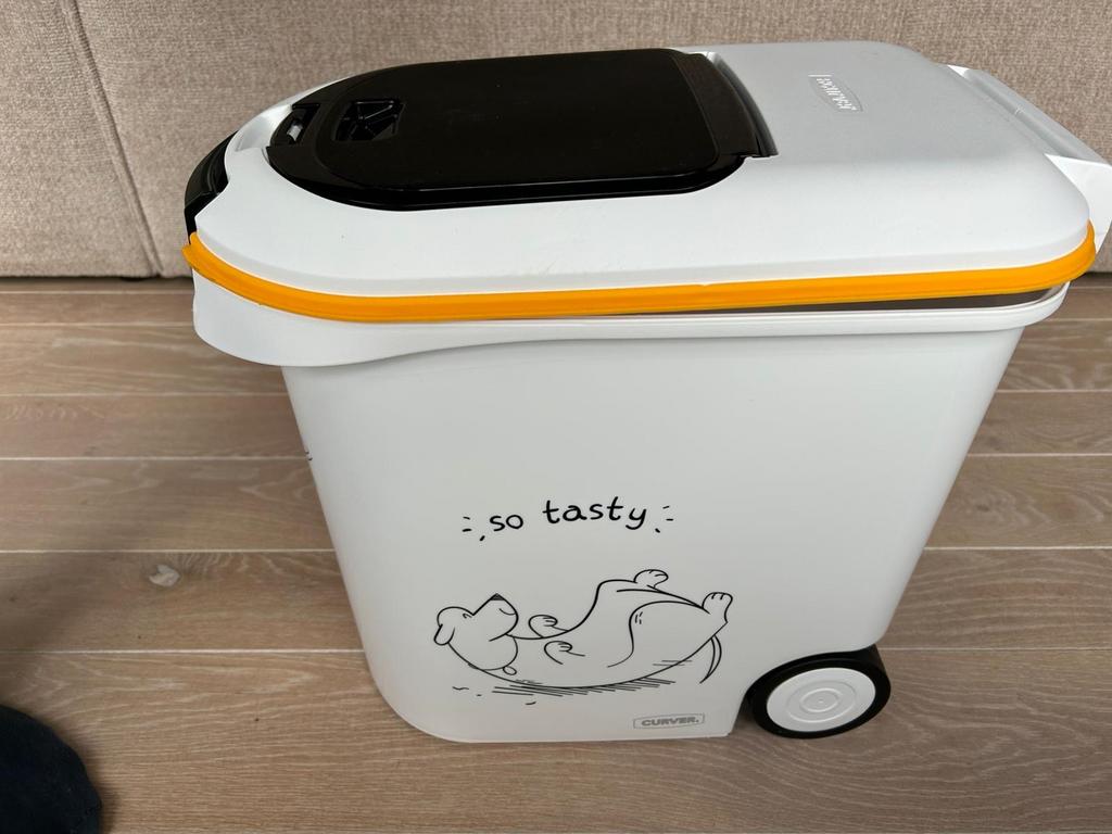 Voedselcontainer 35 liter/12 KG hond, Ophalen, Zo goed als nieuw
