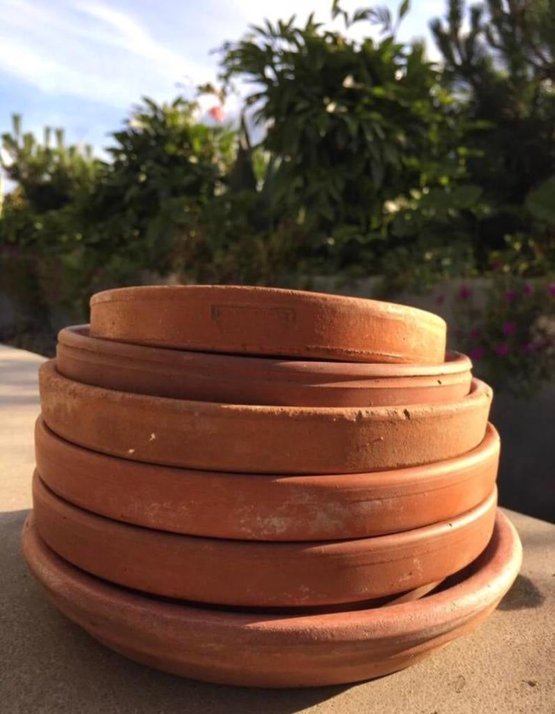 Oude terracotta schotels onderschalen voor onder bloempotten, Tuin en Terras, Bloempotten, Gebruikt, Rond, Ophalen of Verzenden