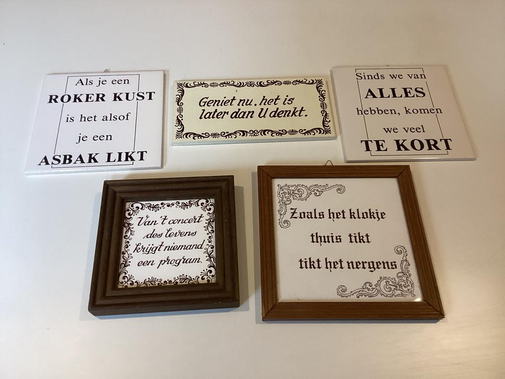 Tekst tegeltjes, Ophalen of Verzenden, Zo goed als nieuw