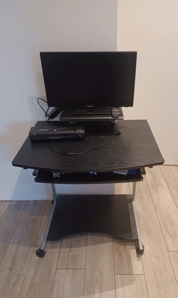 Zwart verrijdbaar bureautje - 80x60x79cm, Huis en Inrichting, Bureaus, Ophalen, Zwart, Gebruikt, Computerbureau