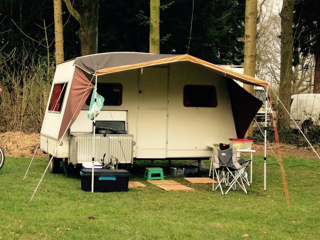 Rapido Confort vouwcaravan uit 1980 - Compact en compleet, Caravans en Kamperen, Caravans, Omvormbare zithoek, Tot en met 3, Luifel