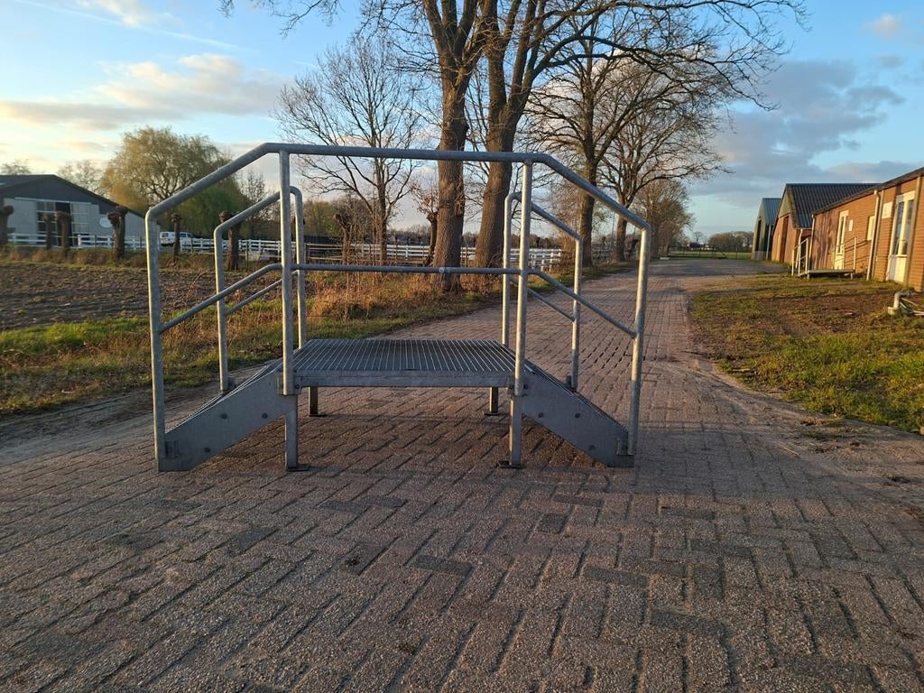 Gegalvaniseerde trap,boardes voor bij unit container zuipkee, Ophalen