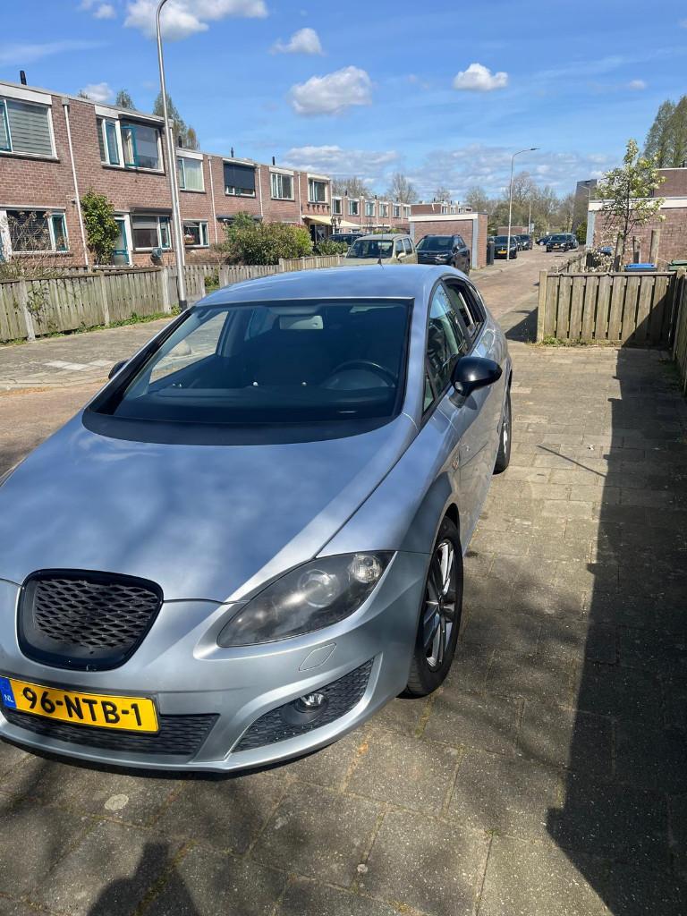 Seat Leon 1.8 Tfsi 118KW 2010 Grijs (lage km stand 137.205), Auto's, Seat, Voorwielaandrijving, Euro 5, 4 cilinders, Parkeersensor
